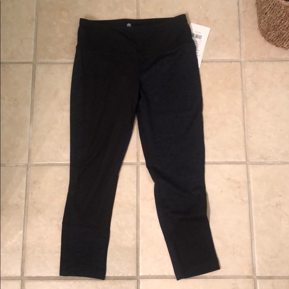 Brand new yogalicious cropped leggings